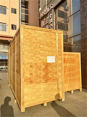 Testlaboratorium voert de test uit van weerstand tegen verticale vlamverspreiding op geleiders testapparatuur