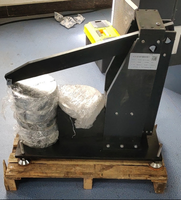 Machines voor het testen van de vervorming door plastische belastingen voor stijve kunststoffen die met rivetten, bouten of soortgelijke verbindingen zijn verbonden