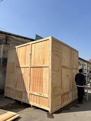 Testmachine voor het testen van de versnelling van de spanning op de isolatie